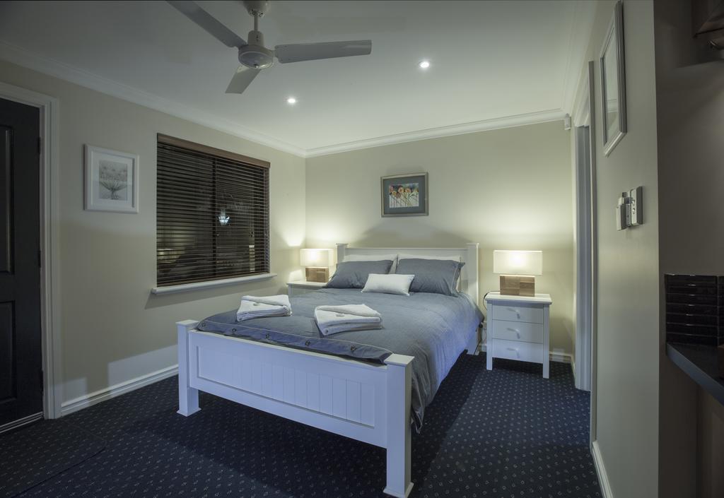 Murray River Lodge Luxury Boutique Accommodation B&B - Adults Only North Yunderup 객실 사진